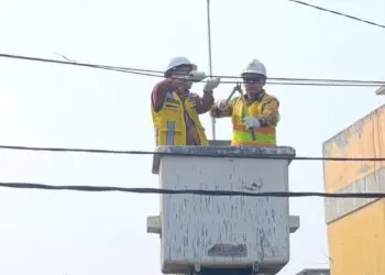Provider Membandel, Kabel Udara di Ciputat Timur Ditertibkan