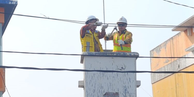 Provider Membandel, Kabel Udara di Ciputat Timur Ditertibkan