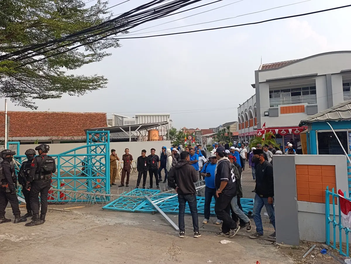 Sengketa Aset TKIP-SDIP Pamulang Ricuh, Dua Kelompok Dibubarkan Polisi