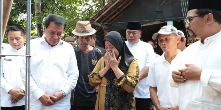Roboh Diterjang Angin Puting Beliung, Rumah Warga Pakuhaji Dibangun Kembali