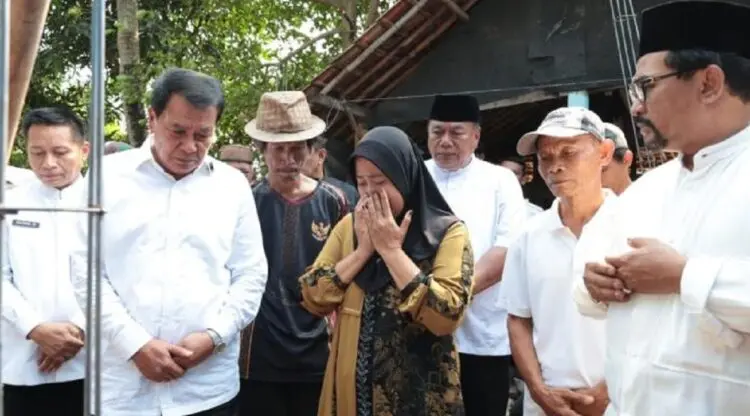 Roboh Diterjang Angin Puting Beliung, Rumah Warga Pakuhaji Dibangun Kembali