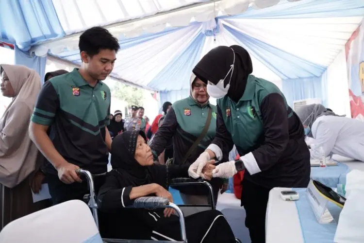 Warga Bayah Lebak Serbu Pengobatan Gratis