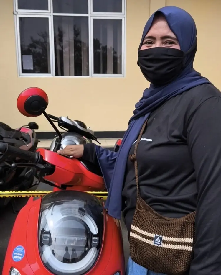 Bahagianya Siti Usai Motor Scoopy Kembali Setelah Sebelumnya Dicuri