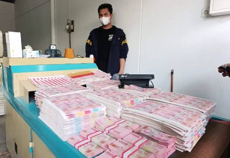 Pabrik Uang Palsu Rp36 Miliar Digerebek di Tangsel, Polisi Amankan 360 Ribu Lembar