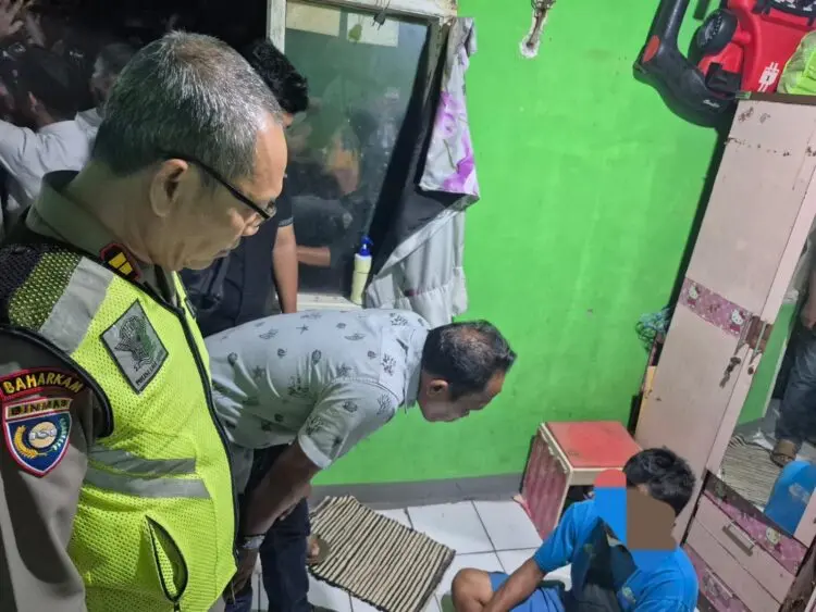 Warga Rajeg Gerebek Kontrakan, Diduga Jadi Tempat Prostitusi Online, Empat Orang Diamankan