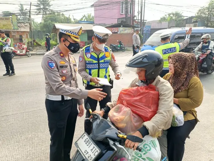 Satlantas Polresta Tangerang Edukasi Pengendara di Titik Rawan Kecelakaan