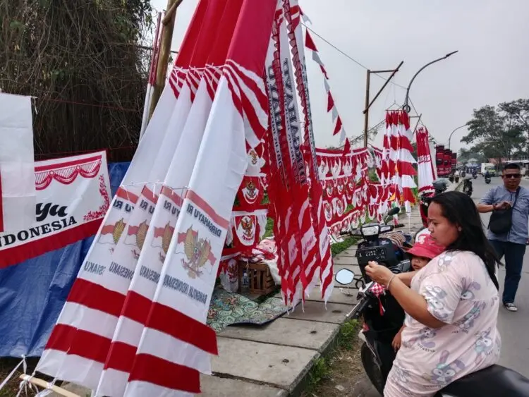 Jelang HUT Ke-81 RI, Pedagang Bendera di Tangerang Mengeluh Sepi