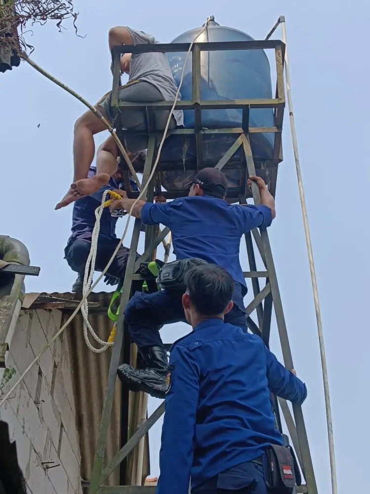Mahasiswa KKN dari UIN Jakarta Tersengat Listrik Saat Bersihkan Toren Air di Panongan