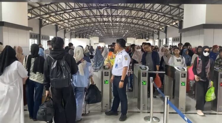 Tiket Kereta Cuma Rp8, Penumpang Rangkasbitung Diprediksi Tembus 40 Ribu