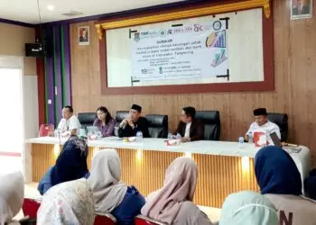 Putus Rantai Rentenir dan Bank Emok, PT LKM AKR Edukasi Warga Kadu Curug