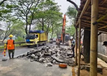 Jalan Sangego Selatan Kota Tangerang Diperbaiki, Contraflow Diterapkan