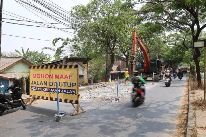 Perbaikan Jalan Marsekal Suryadarma Neglasari Dimulai