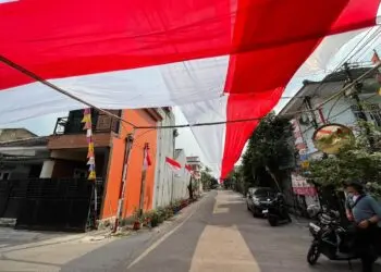 Viral, Warga Poris Plawad Utara Kota Tangerang Pasang Bendera 400 Meter