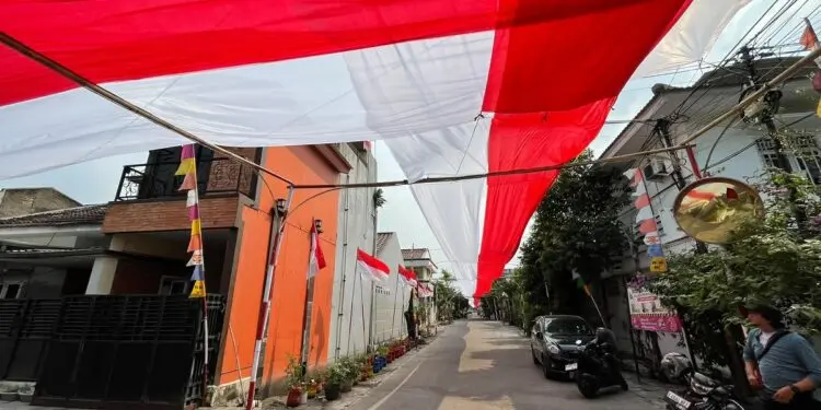 Viral, Warga Poris Plawad Utara Kota Tangerang Pasang Bendera 400 Meter