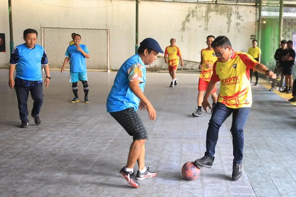 Wali Kota Tangerang Ikut Adu Futsal Bareng Organisasi Wartawan Wali Kota Tangerang Ikut Adu Futsal Bareng Organisasi Wartawan