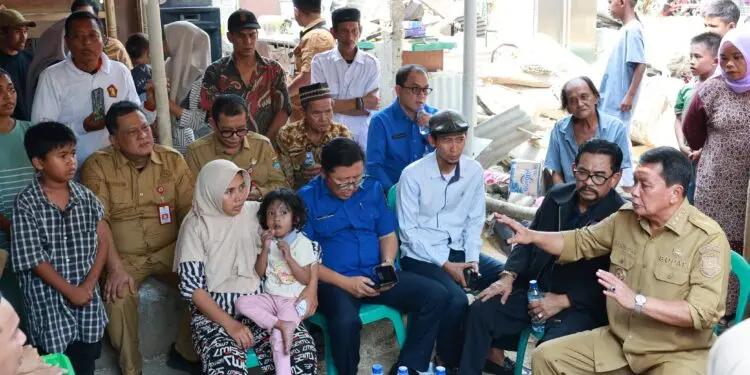 Bupati Tangerang Sambangi Korban Pohon Tumbang di Teluknaga