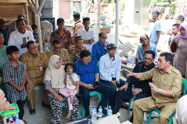 Bupati Tangerang Sambangi Korban Pohon Tumbang di Teluknaga