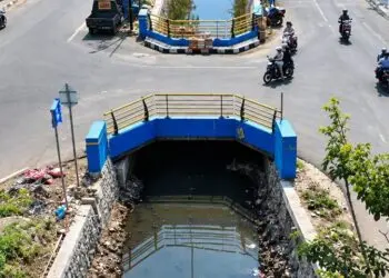 Sampah di Kali Sipon Kecamatan Cipondoh Akhirnya Dibersihkan