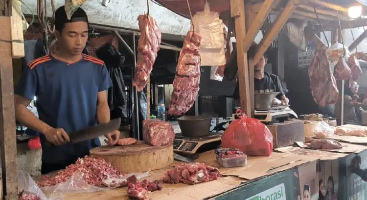 Omzet Pedagang Daging Sapi di Pasar Ciputat Anjlok 70 Persen