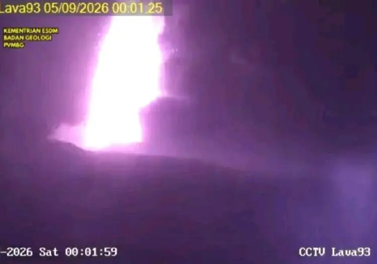 Erupsi Gunung Anak Krakatau Hasilkan Lava Air Mancur