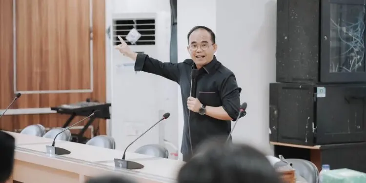 Anggota Fraksi PDI Perjuangan DPRD Banten, Yeremia Mendrofa. (ISTIMEWA)