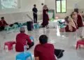 PELATIHAN -- pelatihan peningkatan kompetensi guru dengan materi public speaking dan ice breaking, untuk mendukung proses pembelajaran yang lebih menyenangkan bagi siswa. (ISTIMEWA)