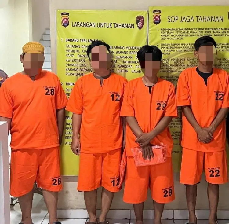 TERSANGKA PENCURIAN : Empat tersangka pencurian dengan pemberatan diamankan di Mapolda Banten. (ISTIMEWA)