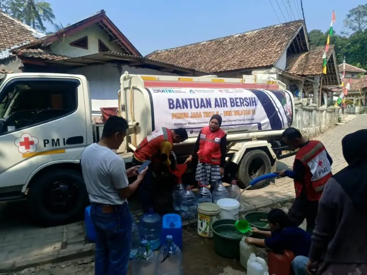 Bantu Wilayah Terdampak Kekeringan, PMI Banten Salurkan 840 Ribu Liter Air Bersih