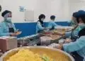 SPPG KOLELET -- Para pegawai SPPG Kolelet, Kecamatan Picung, Kabupaten Pandeglang, sedang menyiapkan menu. (ISTIMEWA)