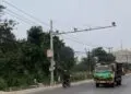 DIKELUHKAN -- ETLE terpasang di Jalan Soekarno-Hatta atau yang di kenal Jalan Bypass, Kecamatan Rangkasbitung, Kabupaten Lebak. (MULYANA/SATELITNEWS.COM)