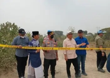 MENINJAU LOKASI GALIAN -- MendesPDT RI Yandri Susanto, meninjau lokasi galian pertambangan di Kabupaten Serang, Sabtu (12/9/2026). (SIDIK/SATELITNEWS.COM)