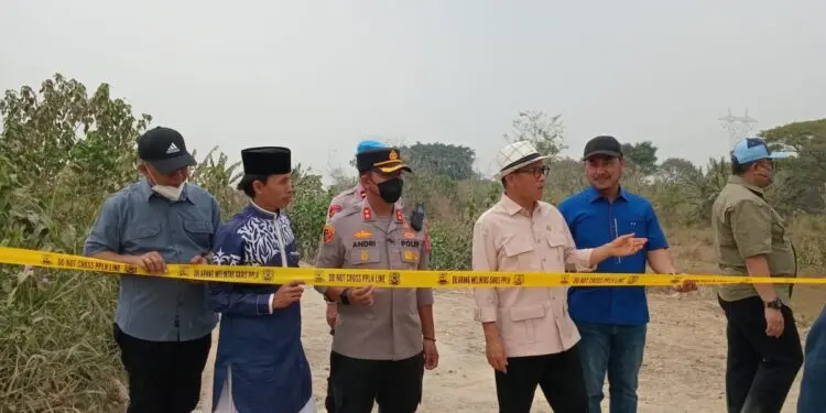 MENINJAU LOKASI GALIAN -- MendesPDT RI Yandri Susanto, meninjau lokasi galian pertambangan di Kabupaten Serang, Sabtu (12/9/2026). (SIDIK/SATELITNEWS.COM)