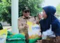 OPERASI PASAR -- Diskoumoerindag Kabupaten Serang, menggelar operasi pasar sembako murah. (ISTIMEWA)