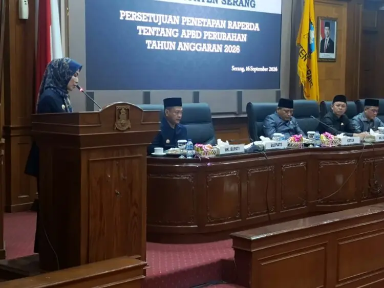 RAPAT PARIPURNA -- Rapat Paripurna tentang persetujuan penetapan Raperda Perubahan APBD Kabupaten Serang 2026, Rabu (16/9/2026). (SIDIK/SATELITNEWS.COM)