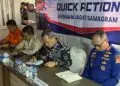 EVALUASI PENCARIAN : Gubernur Banten Andra Soni (tiga dari kanan), mengikuti rapat evaluasi hari terakhir pencarian rombongan jurnalis yang hilang di Perairan Selat Sunda. (ISTIMEWA)