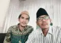 Anggota Fraksi PPP DPRD Kabupaten Pandeglang, E. Supriadi (kanan), bersama rekannya. (ISTIMEWA)