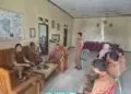 PEMBINAAN -- Tim Bidang Pemdes DPMPD Kabupaten Pandeglang, melakukan pembinaan ke salah satu desa di Kabupaten Pandeglang, belum lama ini. (ISTIMEWA)