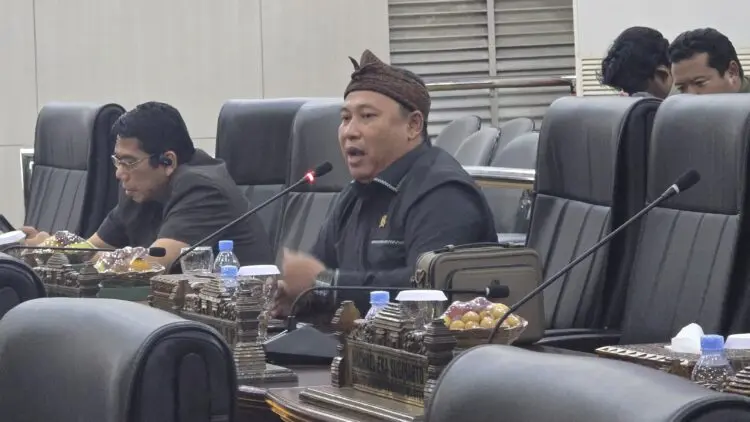 MENYAMPAIKAN USULAN : Anggota DPRD Banten Musa Weliansyah menyampaikan usulan terkait besaran Tukin. (ISTIMEWA)