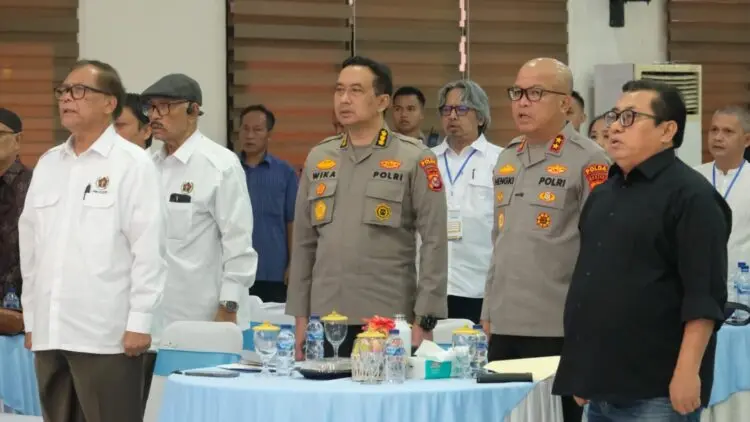 PEMBUKAAN UKW : Kapolda Banten Irjenpol Hengki menghadiri pembukaan UKW di Mapolda Banten. (ISTIMEWA)