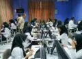 MENINJAU -- Wabup Serang Muhammad Najib Hamas, meninjau proses seleksi guru SD Se-Kabupaten Serang, yang akan mendapatkan beasiswa S2. (ISTIMEWA)