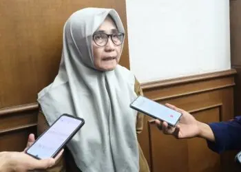 MEMBERIKAN KETERANGAN : Kepala BKD Banten Ai Dewi Suzana, menyampaikan keterangan kepada wartawan. (ADIB FAHRI/SATELITNEWS.COM)