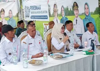 PERESMIAN -- Bupati Pandeglang Raden Dewi Setiani, turut mengikuti peresmian program Bang Andra melalui zoom meeting, yang dilaksanakan di Desa Sukalangu, Kecamatan Saketi, Kabupaten Pandeglang, Rabu (30/9/2026). (ISTIMEWA)