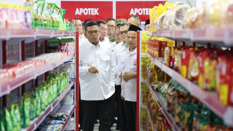 MELIHAT KDMP : Gubernur Banten Andra Soni, melihat KDMP yang sudah beroperasi di wilayah Tangerang Raya, beberapa waktu lalu. (DOKUMEN/SATELITNEWS.COM)