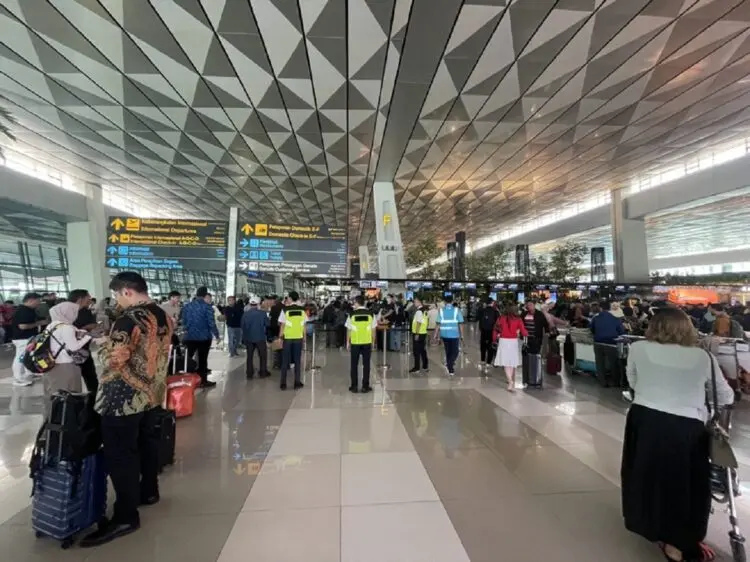 Abu Vulkanik di Bandara Soekarno-Hatta Tetap Diawasi
