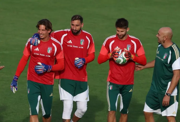 Misi Roberto Mancini Rebut Hati Fans Italia Lagi