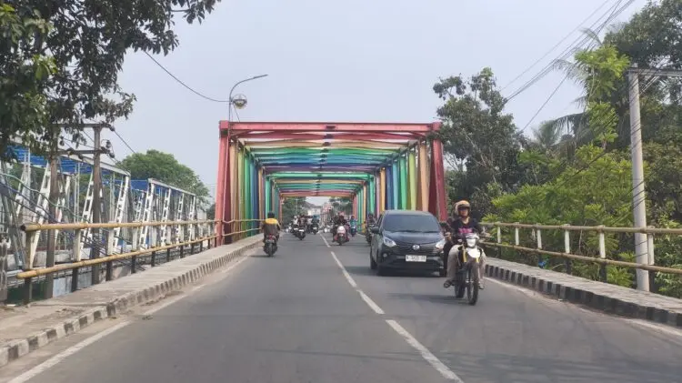 Menyerupai Simbol LGBT, Warna Pelangi Jembatan di Lebak Dipersoalkan Ormas FPI