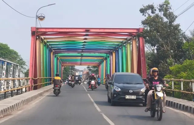 Warna Pelangi Jembatan Dipersoalkan FPI, Begini Respons Dinas PUPR Lebak