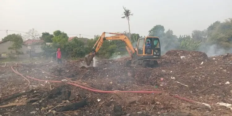 Hingga Hari Keempat, Kebakaran Tumpukan Sampah di Pinang