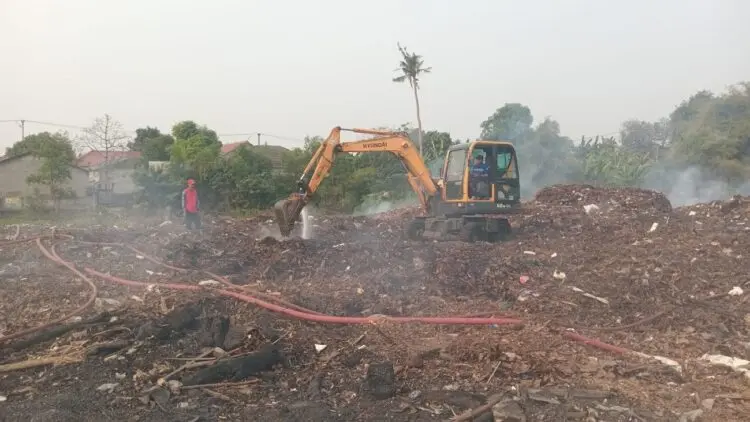 Hingga Hari Keempat, Kebakaran Tumpukan Sampah di Pinang