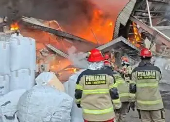 Pabrik Plastik Terbakar di Balaraja, Warga Panik